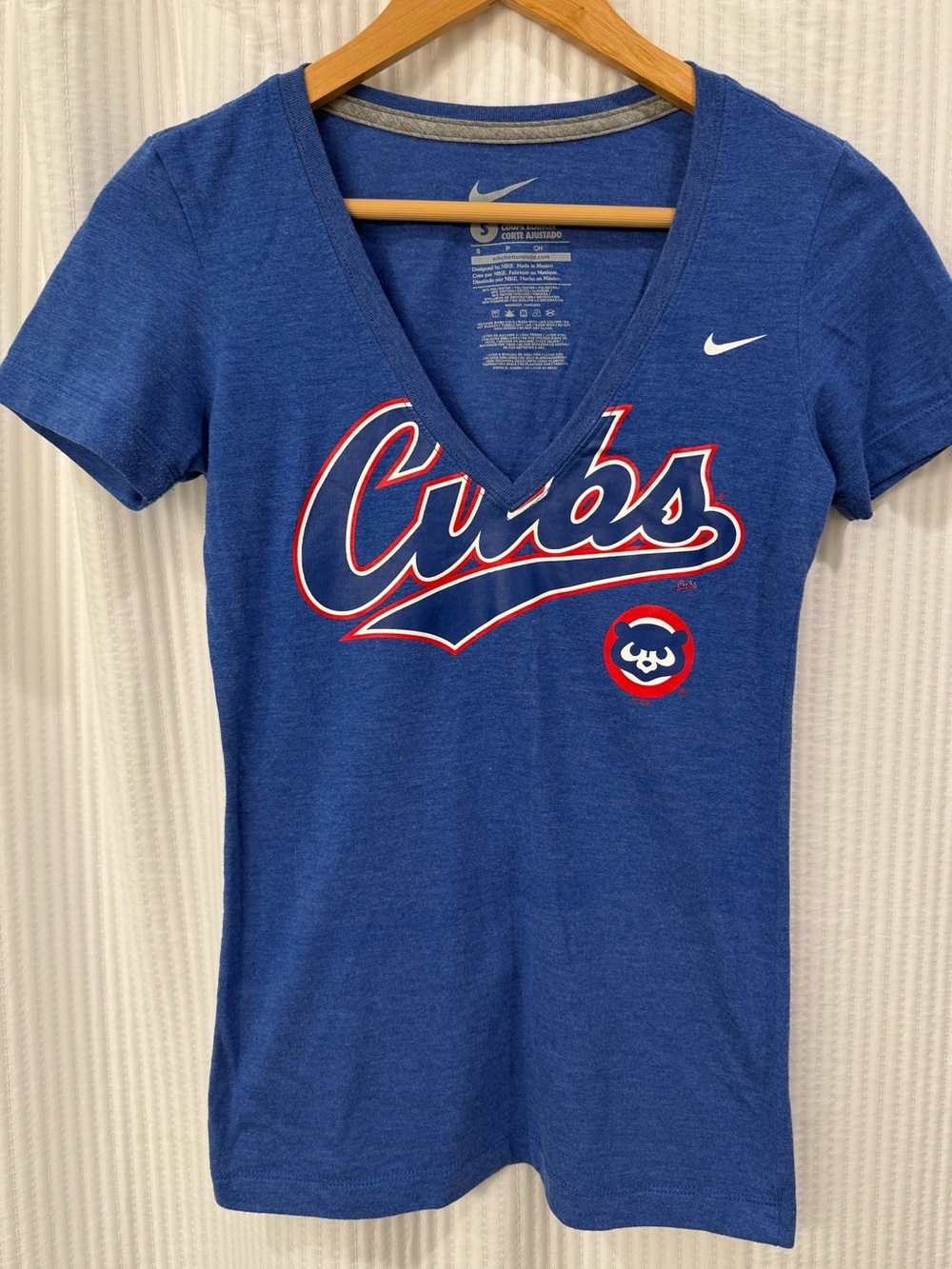 Nike Women's Chicago Cubs Blue V-Neck Tee - size Small